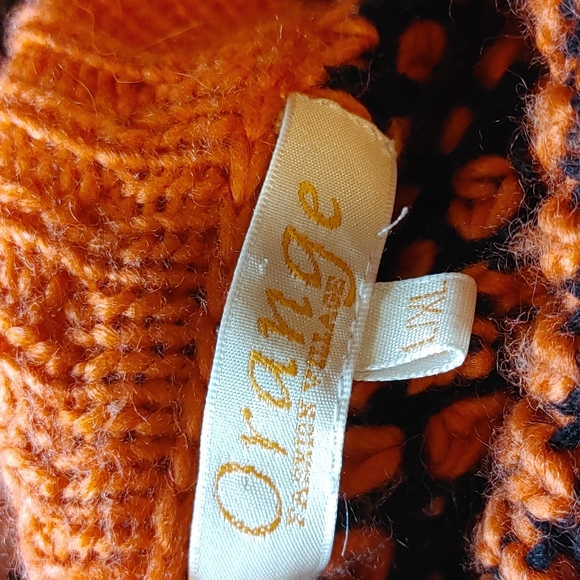 Fun Vintage Sweater - Picture 9 of 9